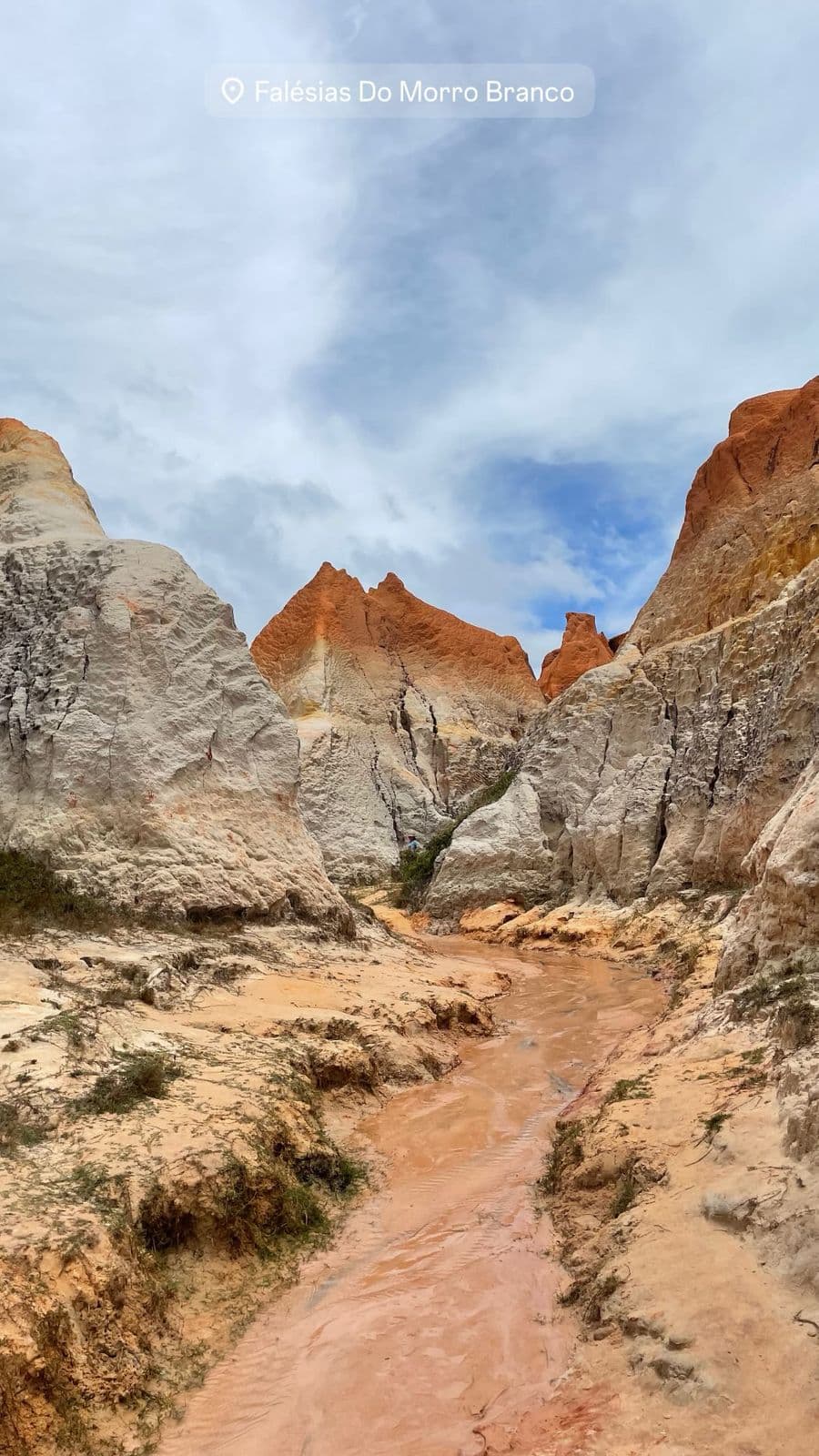 Falésias coloridas de Morro Branco em Beberibe Ceará