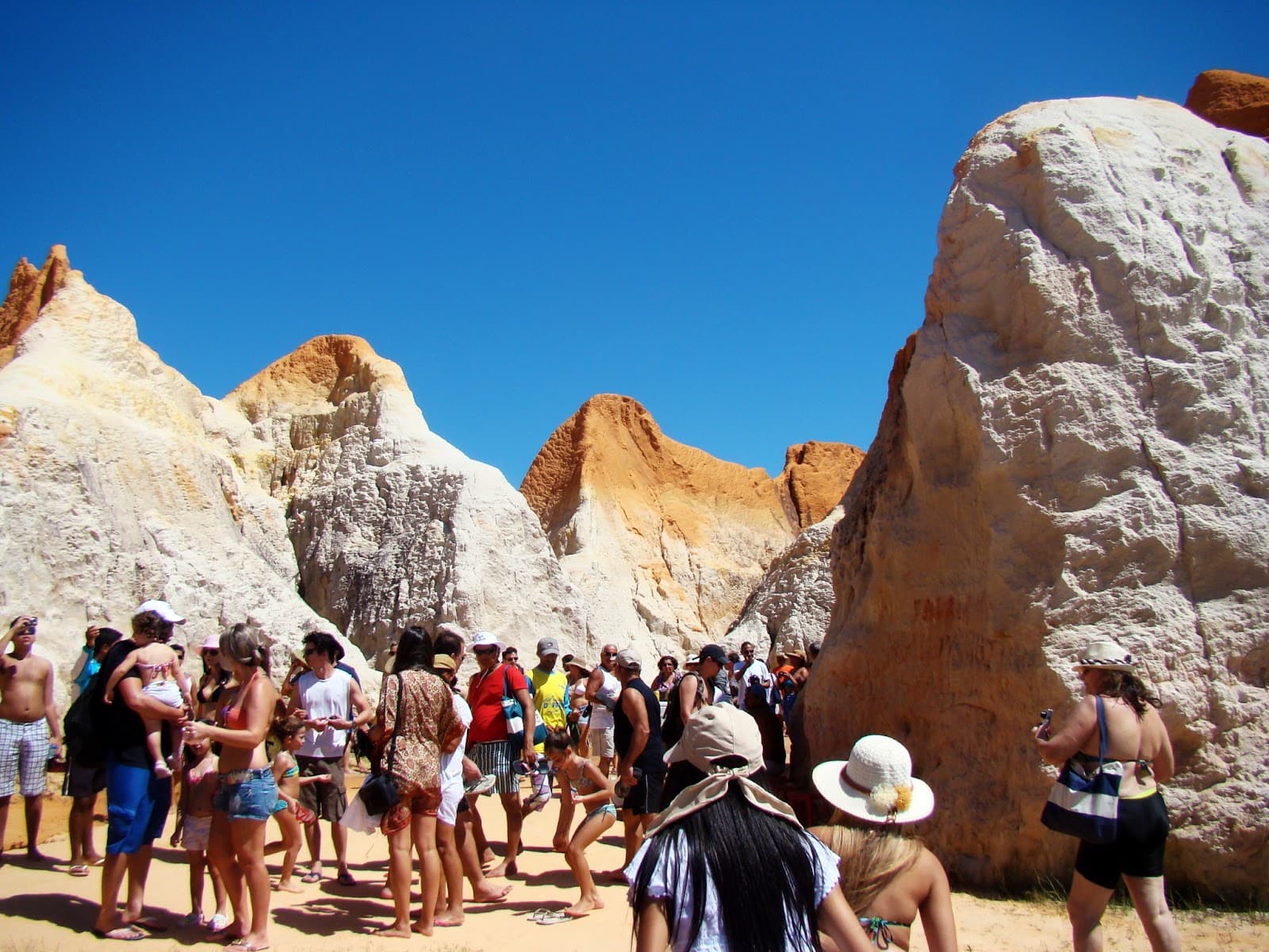 Passeio 3 Praias e o Grupo nas Falésias em Morro Branco